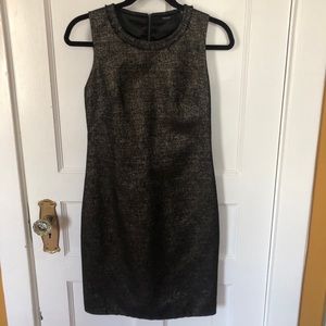 Stylish Tahari sleeveless dress in metallic black & gold, small